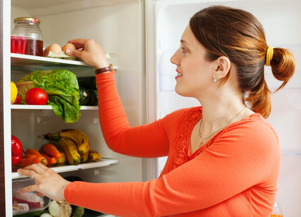 foods you should never store in the refrigerator, foods that don't belong in the fridge, proper food storage 2026, what to keep out of the refrigerator, food preservation mistakes, Sarah Jenkins kitchen tips