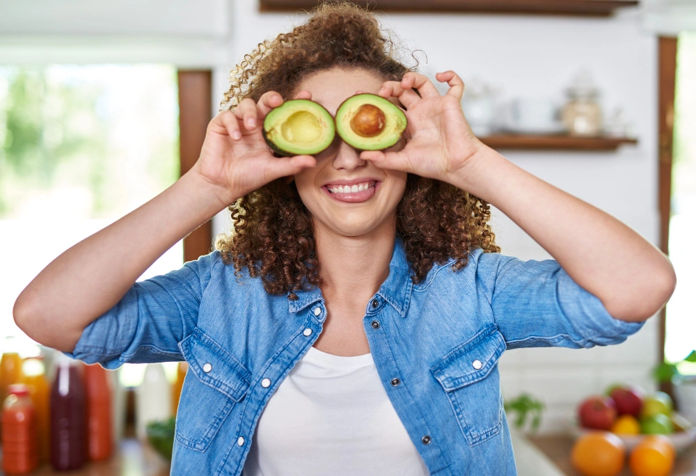 how to keep avocados fresh longer, prevent avocado from browning, store cut avocado 2026, keep guacamole green, avocado storage hacks, Sarah Jenkins food preservation tips