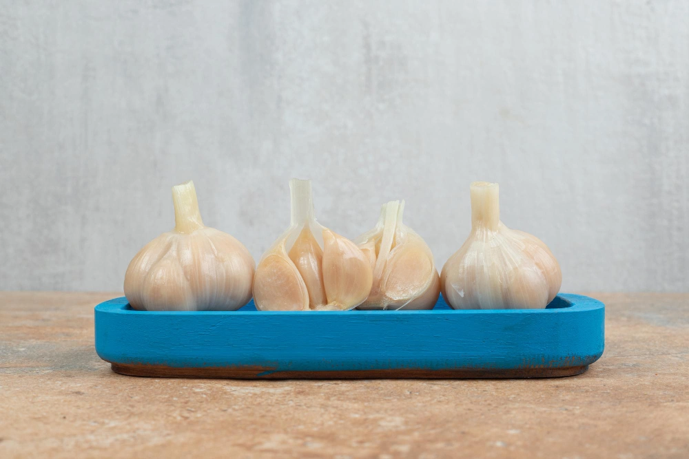 how to keep garlic fresh longer, garlic storage hacks 2026, best way to store garlic, keep garlic from sprouting, store peeled garlic, Sarah Jenkins food preservation tips.