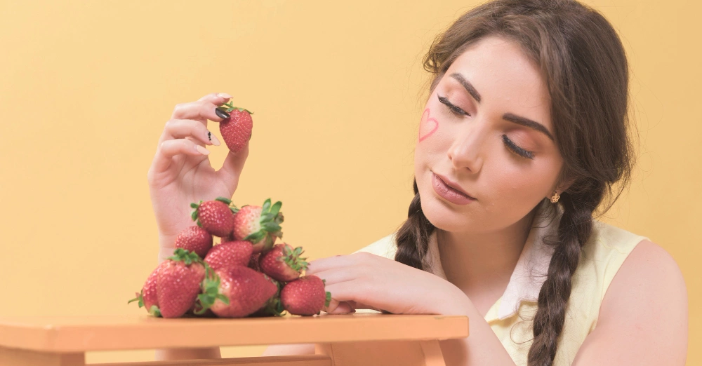 how to keep strawberries fresh longer, prevent strawberries from molding, store strawberries in fridge 2026, keep strawberries from going bad, strawberry storage hacks, Sarah Jenkins food preservation tips